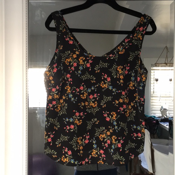 Tops - Flowy floral crop top Tops - Flowy floral crop top